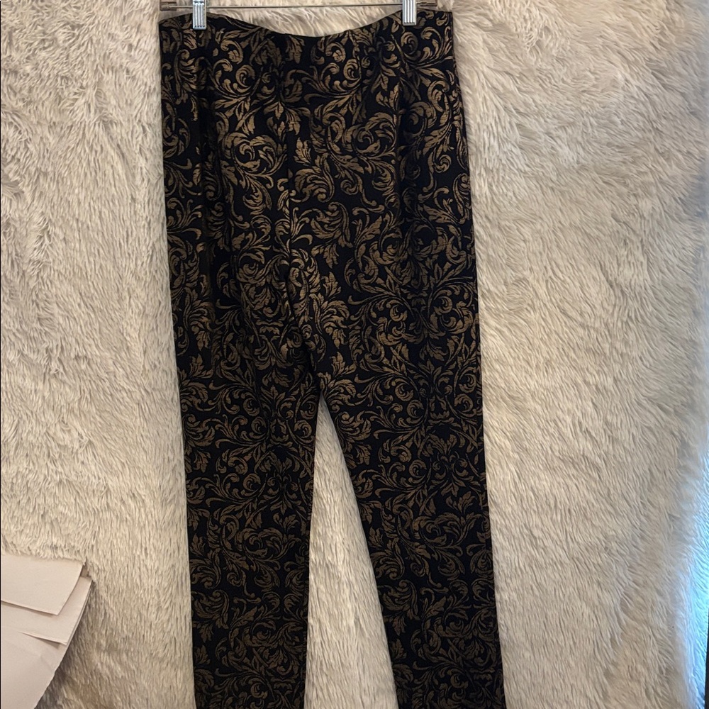 Chico's Elegant Black and Gold Pull on Trousers Size 8 - Picture 4 of 4